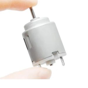 Motor DC R140 3-6V 25mm Largo, 21mm Diametro